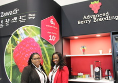 Nichole Pantophlet en Mercy Gelens van Advanced Berry Breeding.