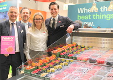 Saco de Koning, Zweer van Aalsburg, Anouk Roelofs en Tim Kievits van FruitMasters dat nieuwe framboos Yumio feestelijk presenteerde