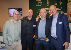 De gebroeders Jaco en Henk Troost op bezoek bij Erik van der Wel en Gerard van den Bos