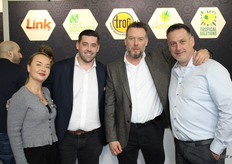 Andrea Amundsen, Daan Blokzijl en Arndt Gerdey van Trofi met Michel Ossewaarde van Link International Trading