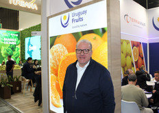 Wilko van der Zwaard voor de stand van Uruguay