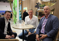 Mark en Richard van den Dolder van Inverness Transport met Hanno Wonink, die al jaren woont en werkt in Spanje