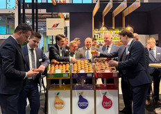 Presentatie van 'Deliciously Dressed', de merkidentiteit voor de clubperenrassen Dazzling Gold, Early Desire en Red Conference van de Staay Food Group
