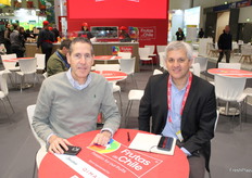 Alfred de Jong van Dutoit Europe met Cristián Ureta van het Chileense Exser.