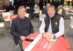 Patrick Slobbe (rechts) van Hoofdman-Roodzant op bezoek bij Alejandro Le-roy van het bedrijf El Camino de Chile