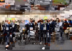 Het voltallige team van Groep A. De Witte met vlnr: William Willems, Kastriot Cena, Paulo, Henk Vlaeminck, Christophe Mertens, Marlayne Kappé, Jurgen De Witte, Erwin Callebaut, Achiel De Witte, Gert Mellebeeckx, Ive Lambert, Tom Tummers en Alexander Van Orshaegen