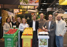 Het team van Devos-Wouters bij haar paradepaardjes GoodnessMe, Rubis Gold en Qtee