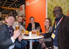 De club van Invest Int met Marc Cabret, Titus Sendrowicz, Manou Aelmans, Olga Bruinen en Mackenzie Masaki