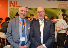 Richard Schouten en Jack Vera van de Nederlandse Ambassade