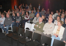 De ene helft van de zaal