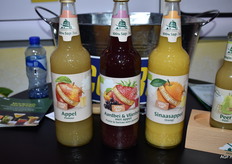 Van de Boom heeft een nieuwe smaak (aardbei, vlierbes) en een nieuwe fles van 0.75 cl speciaal voor horeca en groothandel