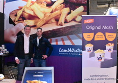 Lamb Weston met Roy Elderhorst en Michiel van de Giessen.Nieuw zijn de Potato Mash Cups op basis van aardappelflakes, alleen heet water erbij en je hebt een lekkere aardappelpuree, lang te bewaren en snel te bereiden