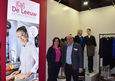 Marian Neels-De Leeuw en Peter de Leeuw van De Leeuw Bedrijfskleding hadden uiteraard speciaal voor de beurs een deel van hun kledingassortiment voor de horeca meegenomen