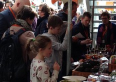 Een gezellige drukte aan de stand bij Nature’s Pride. Onbekend maakt onbemind, dus de exoten konden naar hartenlust ontdekt en geproefd worden.