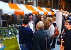 Veel belangstelling bij de slasoorten en mixen van Ortomad.