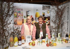 Krista en Frederic Lerouge van Lerouge Natuurlijk, dat haar verse (biologische) bruisende fruitsappen aan het publiek liet zien