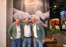 Tim Van Roy, Harm Zom en Paul de Wit van Peka Kroef, waar bezoekers op de stand weer verschillende live bereidingen van het assortiment kon proeven