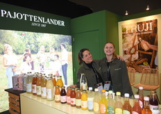 Yamina Bouten en Louise Van Utterbeeck van Pajottenlander. Het bedrijf levert volledig biologische fruitsappen, fris- en energiedranken
