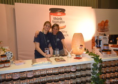 Océane Pannecouque en Julie D'heygere van Think Tomato, dat Belgische tomatensaus maakt op basis van kerstomaten