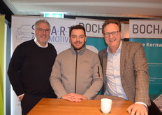 Kees van Dam (Renaultdealer Brochane) Ersin Somez van Smart Automotive die aankopen financiert en Fred van den Brink van Renault Nederland