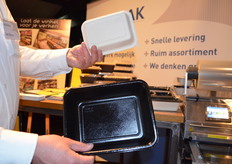 De plastic folie aan de binnenkant is pfas-vrij en kan gemakkelijk gescheiden worden van de buitenkant