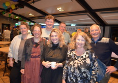 Een deel van het team van Gijs van de Hoef: Gijs, Anneke, Christine, Renate Gerrieke en Tim met bedrijfsadviseur van AVN Frans van de Polder