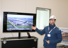 Pieter Oskam van Bogaerds gaf een toelichting op 'het spanningsveld tussen logistiek en architectuur'