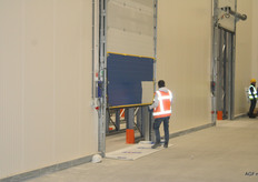 Laatste hand aan het schilderen van de deuren