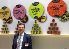 Het Belgische bedrijf De Notekraker introduceerde tijdens de beurs het nieuwe concept Pernoix: diverse noten, groenten en fruitmixen in een cup. Op de foto manager Peter De Brauwer.