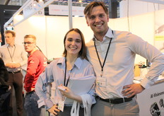 Ada Raya Garcia en Joachim Van Leeuwen van Keyence International. AI Visiesensoren voor productielijnen.