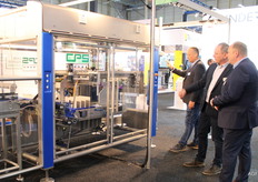 CPS Case Packing Systems. Uitgebreid aandacht voor de GCL Casepacker die o.a. geschikt is voor de AGF-sector om schaaltjes/bakjes etc. in een krat of doos te plaatsen.