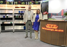 Gert Kolkman en Karin Biesheuvel van Kolkman Verpakkingen uit Hedel. De balie heeft Gert zelf gemaakt. Wat we over drie jaar in de stand zien, houden we nog even spannend....