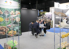 De Chinezen waren goed vertegenwoordig. Hier de stand van Qihe Biotech