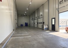 Hier wordt alles neergezet voor vertrek naar de klant. Er zijn drie docks aan de achterkant van het pand.