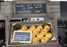Het bedrijf Mouneyrack uit Frankrijk pakt uit met speciale 'ouderwetse' appelen- en perenrassen. Deze worden allen vermarkt onder het eigen merk.