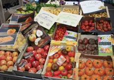 Verschillende producten uit Frankrijk, waaronder speciale appelen van Mouneyrack, tomaten van Prince de Bretagne en Savéol en aardappelen van Noirmoutier en La Délicatesse.