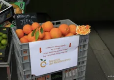 Spaanse sinaasappelen, net van de boom. Claessens importeert deze rechtstreeks, zodat ze zo vers mogelijk verkocht kunnen worden.