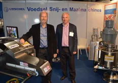 Jan van der Horst en Luc van Buynder bij de Urschel Sprint 2 snijmachine voor het snijden van AGF in diverse snit van 3 mm tot 25 mm. De machine beschikt over een roestvrijstalen motor.