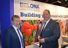 Belona produceert zelfklevende etiketten in allerlei verschillende formaten. Bart Goudriaan en René de Ruijter.