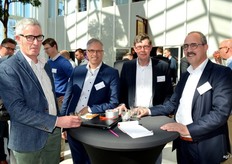 Sjraar Hoeijmaker van Veiling ZON, Gerard Pronk van Coforta, Rien van Doorn van Fruitmasters en Peter van Osch van Veiling Zaltbommel