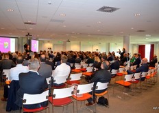 Drukte in de vergaderzaal van het Bovag hoofdkantoor