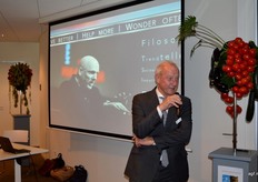 Voorzitter Kees Wantenaar heet iedereen van harte welkom bij het openbare gedeelte