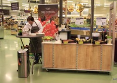 Topchef Marcel van der Kleijn demonstreert zijn kookkunsten