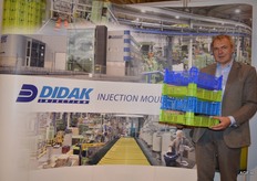 Chris Vangramberen van spuitgietspecialist Didak Injection uit het Belgische Grobbendonk. Dit bedrijf maakt o.a. multikisten voor de champignonsector en is producent van de bekende kunststof groentebakken.