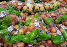 De verpakkingen voor appelen variÃ«ren van deze kilozakken tot kleine schalen met 4 stuks.