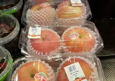 Chinese appelen, per twee verpakt.