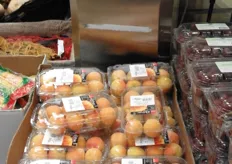 Deze abrikozen kosten bijna 10 euro per doosje.
