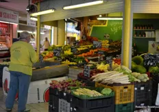 Een marktkraam in de Lehel Markthal