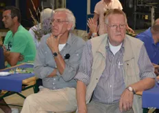 Links Willem de Jong van Manter en Dhr. Greydanus van Greydanus aardappelhandel.