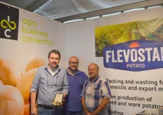 William Verhage en Jaap Kodde van Flevostar Potato met middenin - back in business- Alexander Visser van Agro Business Connection